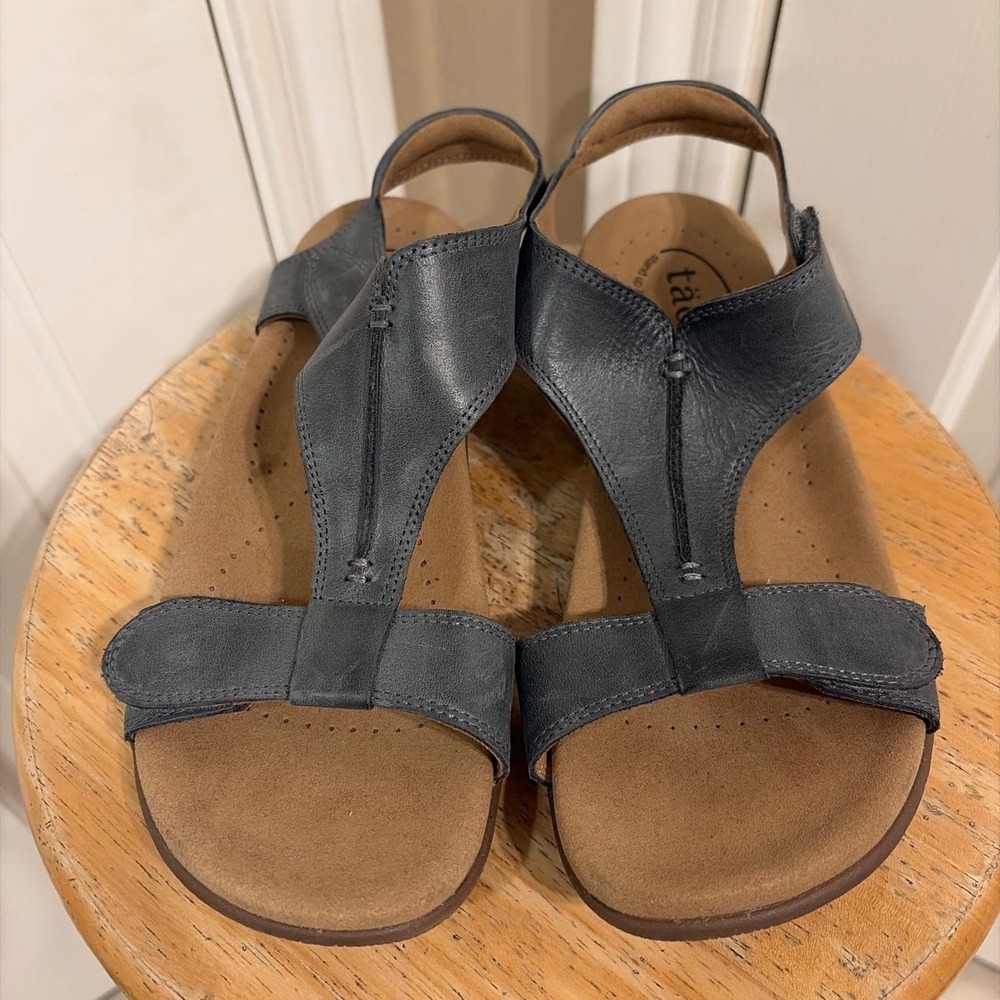 TAOS The Show Gray Leather Adjustable T-Strap Flat Comfort Sandals Women 7 EU 38